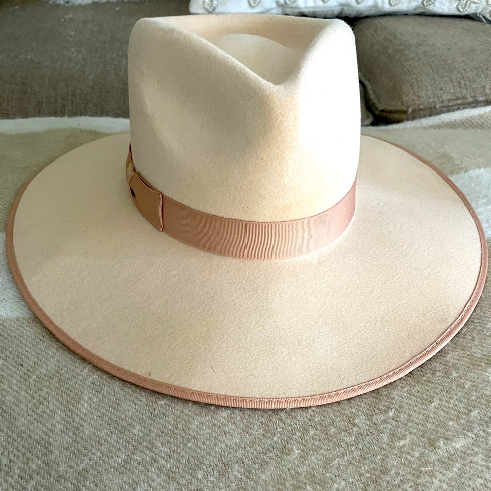 lack of color hat size small✨✨✨✨